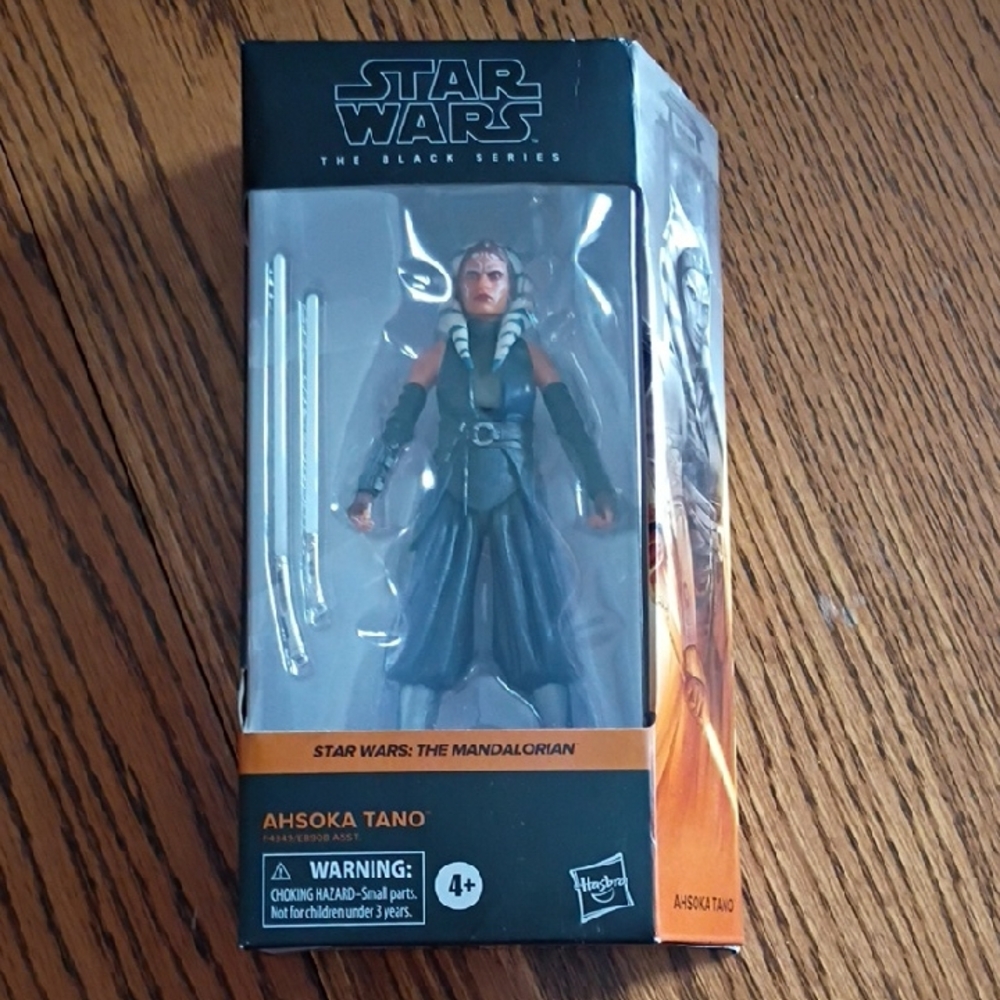 Hasbro Star Wars The Mandalorian Ahsoka Tano Figure